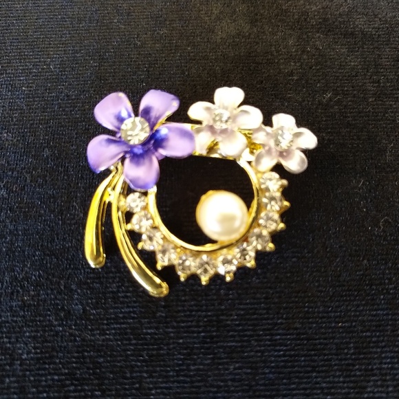Vintage Enamel Flower Brooch with Pearl - Picture 2 of 4